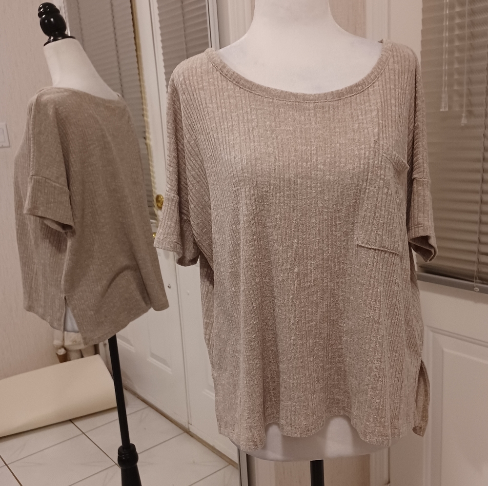 4/$60 Oversized Ribbed Tee - Size Medium